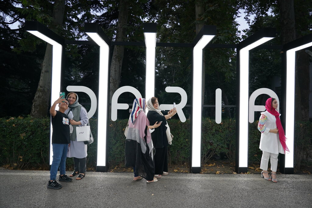 کنسرتنمایش سیصد برای کادر درمان