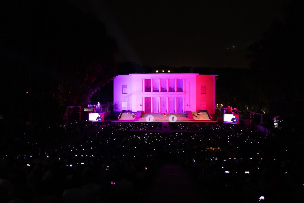 کنسرتنمایش سیصد برای کادر درمان