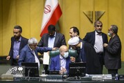 تصاویر جلسه علنی مجلس؛ از شوخی نیکزاد با لباس کُردی یک نماینده تا خنده های آقاتهرانی و کفش ایرانی میرسلیم