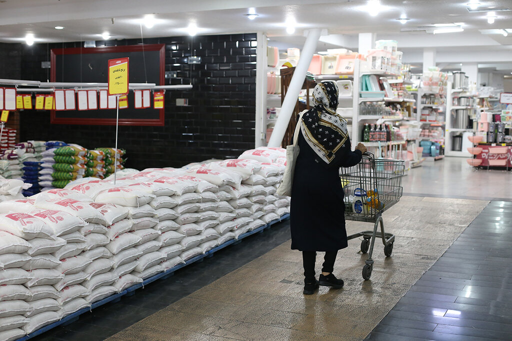 برنج در سراشیبی کاهش قیمت افتاد؛ مردم برنج نمی‌خرند | عرضه برنج‌های احتکار شده به بازار