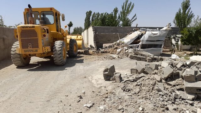 تصاویر تخریب ۲۴ ویلای لوکس غیر مجاز | جزئیات تخریب یک شهرک غیرقانونی با دستور رئیس دادگستری