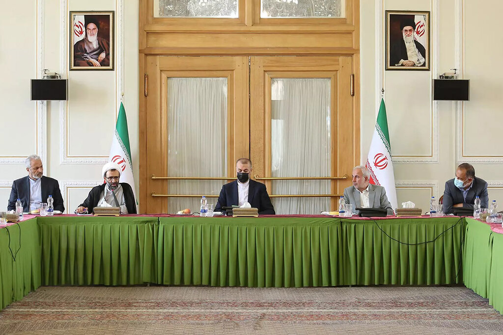 نشست نمایندگان عضو فراکسیون ایرانیان خارج از کشور مجلس با وزیر امور خارجه