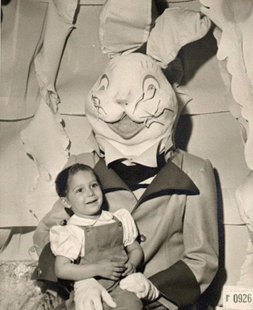 تصاویر | وحشت کودکان قرن بیستم از این خرگوشهای غولپیکر | این عکسها به کابوسهایتان راه پیدا خواهند کرد!