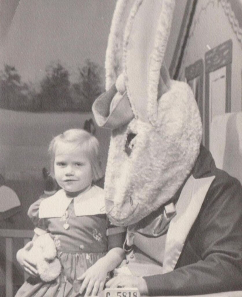 تصاویر | وحشت کودکان قرن بیستم از این خرگوشهای غولپیکر | این عکسها به کابوسهایتان راه پیدا خواهند کرد!