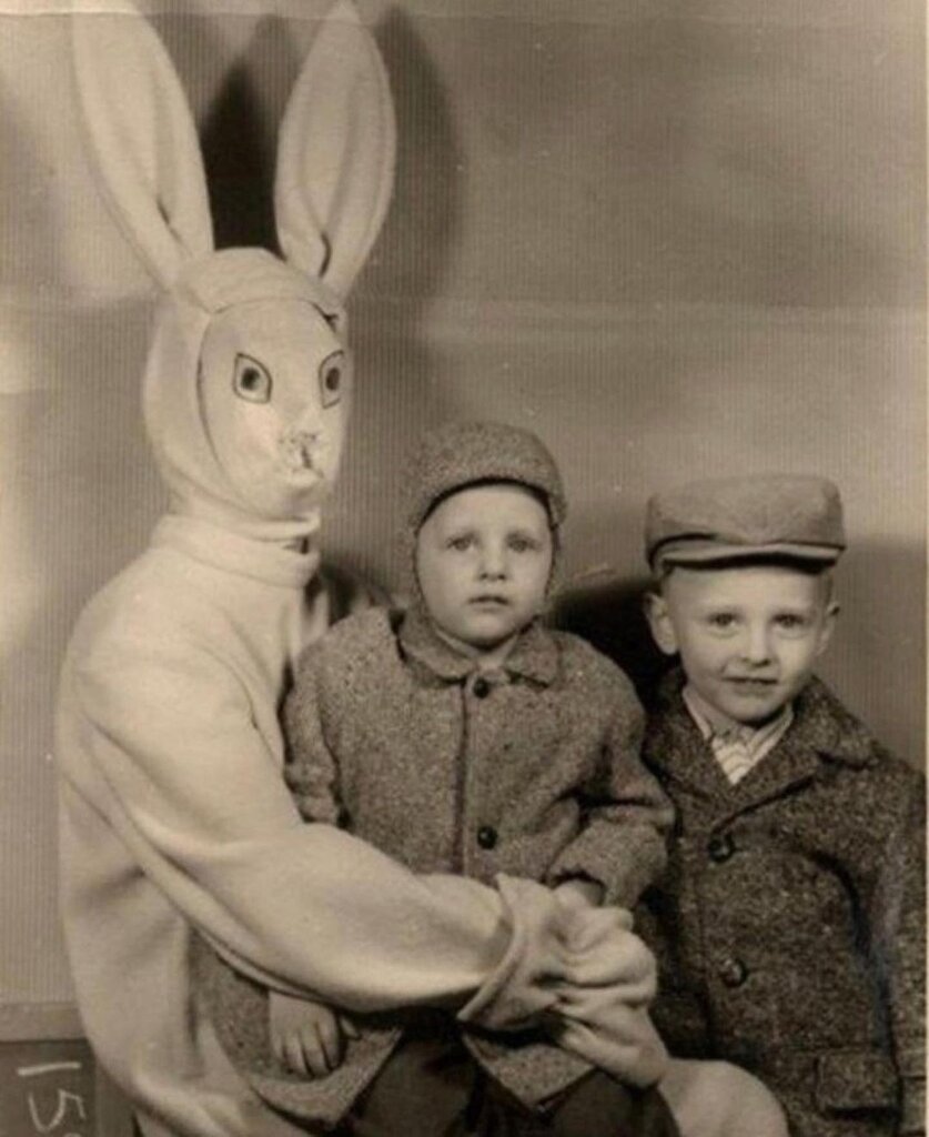 تصاویر | وحشت کودکان قرن بیستم از این خرگوشهای غولپیکر | این عکسها به کابوسهایتان راه پیدا خواهند کرد!