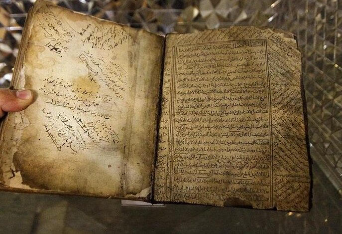 تصاویر گنجینه اسناد هویتی مفاخر و مشاهیر کشور| سجل چه کسانی دراین موزه نگهداری می شود؟ | اولین شناسنامه برای یک زن بوده است