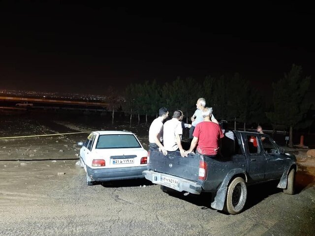 تصاویر سیلاب در غرب تهران | خارج کردن ۵ خودرو از گل و لای