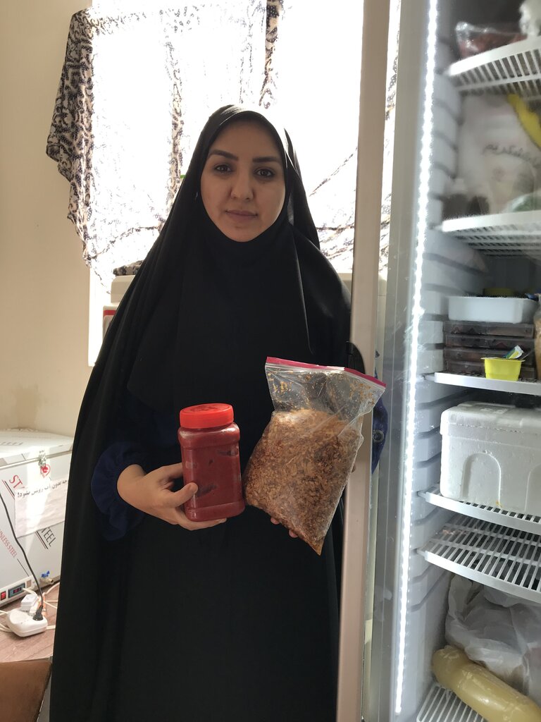 خیریهای که با انشای غمانگیز یک کودک کار پاگرفت | سوسیس کالباس مامانپز موتور اشتغالزایی شد