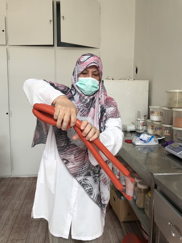 خیریهای که با انشای غمانگیز یک کودک کار پاگرفت | سوسیس کالباس مامانپز موتور اشتغالزایی شد