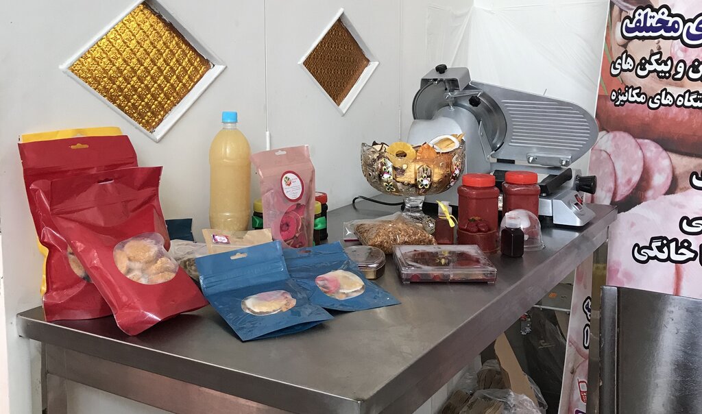 خیریهای که با انشای غمانگیز یک کودک کار پاگرفت | سوسیس کالباس مامانپز موتور اشتغالزایی شد