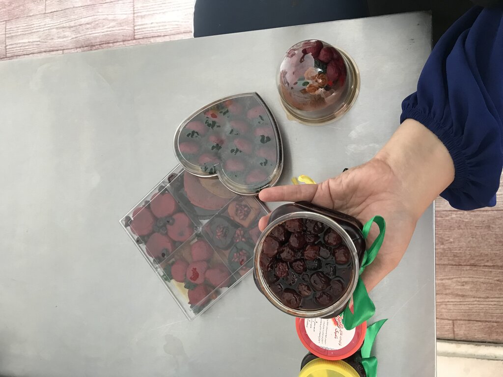 خیریهای که با انشای غمانگیز یک کودک کار پاگرفت | سوسیس کالباس مامانپز موتور اشتغالزایی شد