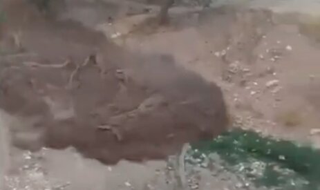 لحظه ورود سیل به منطقه مزایجان بوانات فارس فیلمی از لحظه ورود سیلاب به منطقه مزایجان بوانات فارس