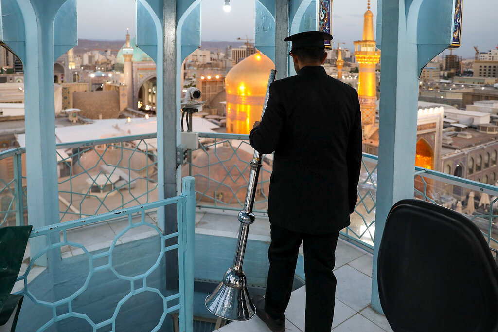 همشهری آنلاین - تصاویر | آخرین آیین نقاره نوازی حرم امام رضا (ع) در آستانه محرم