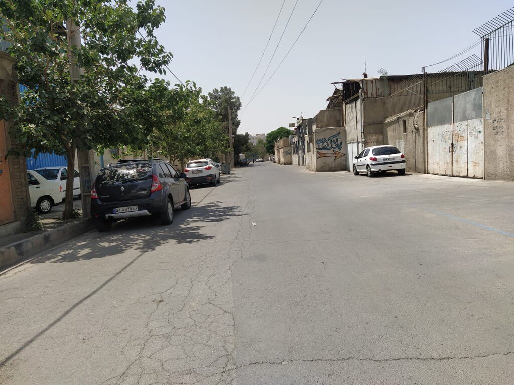 در انبارهای زیرزمینی ری چه خبر است؟ | جنس قاچاق شوتیها از این شهرک سردر میآورد