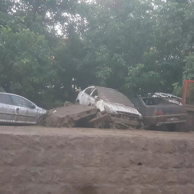 سیل طالقان ۷۰ خودرو را برد | هیچ اثری از برخی خودروها باقی نمانده است
