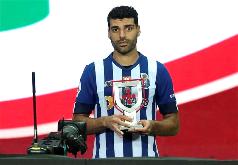 عکس | طارمی بهترین بازیکن سوپرجام شد | واکنش جالب ستاره ایرانی پورتو در خصوص گلزنی به رقیب