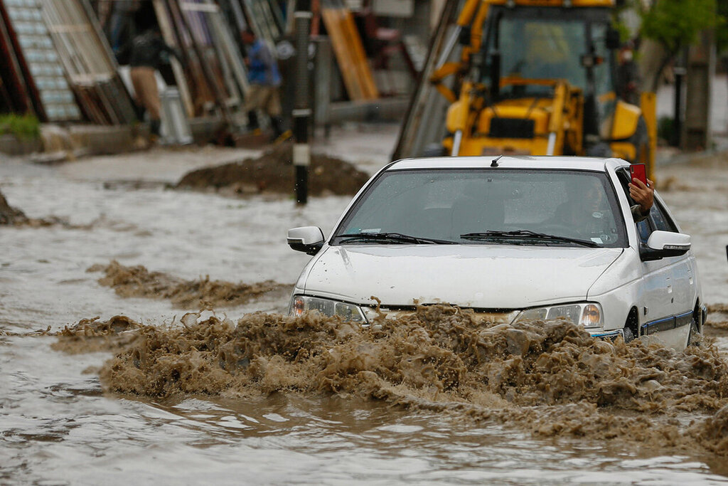 هشدار درباره وقوع سیلاب در رودخانه خشک شیراز | شهروندان به جای امن بروند | تجهیزات ارتش به یزد رسید