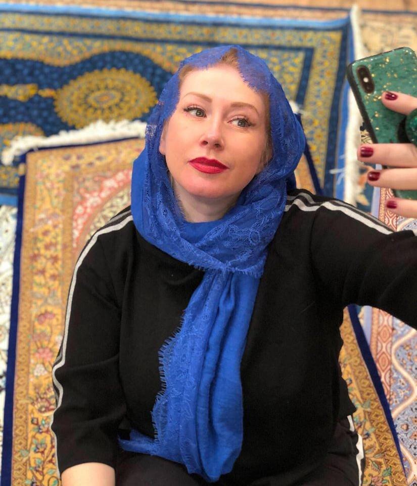 تصاویر | زن روس که ۳۰۰ سلبریتی را به ایران آورد | توریستها هم عاشق حجاب میشوند