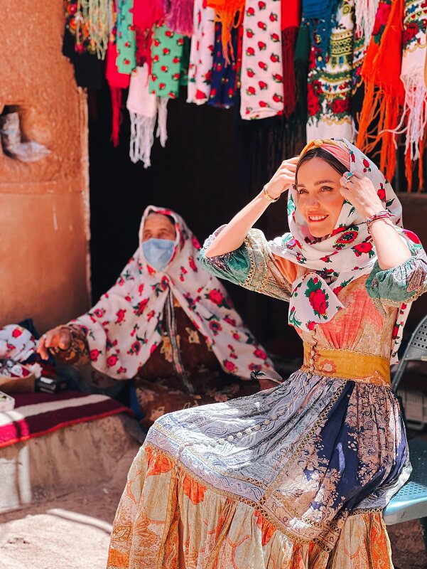 تصاویر | زن روس که ۳۰۰ سلبریتی را به ایران آورد | توریستها هم عاشق حجاب میشوند