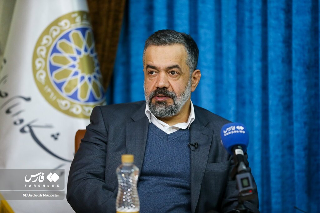 شغل اصلی محمود کریمی چیست؟