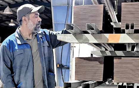 شغل اصلی محمود کریمی چیست؟