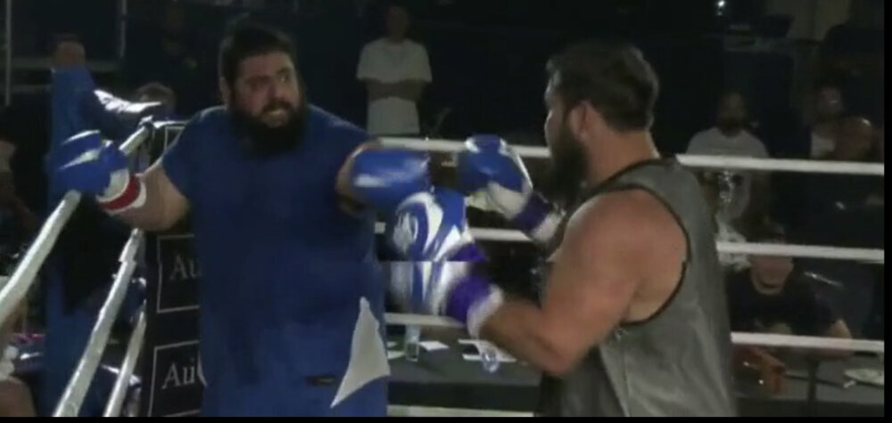 عکس و فیلم | آبروریزی جدید هالک «پوشالی» این بار روی رینگ | ناکاوت شدن مقابل گوریل قزاقستانی در کمتر از دو دقیقه!