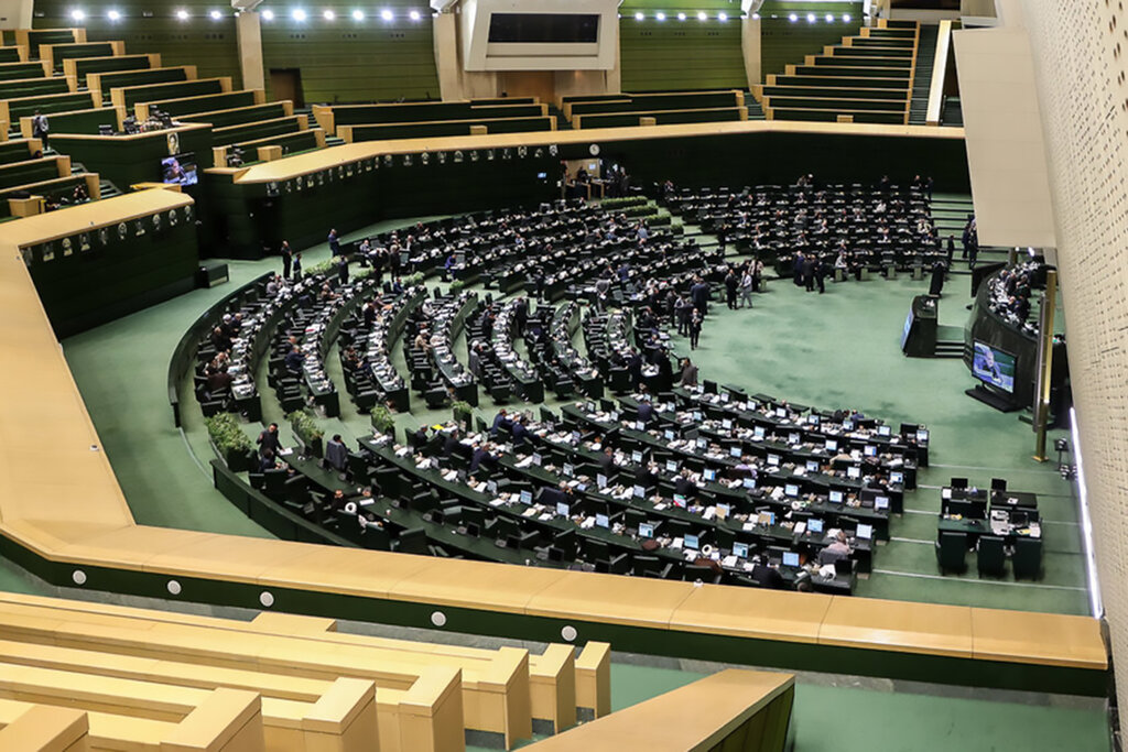 تلاش وزارت صمت به نفع مونتاژکاران وطنی | وزارت اقتصاد خارجه جایگزین بازرگانی شود! مجلس