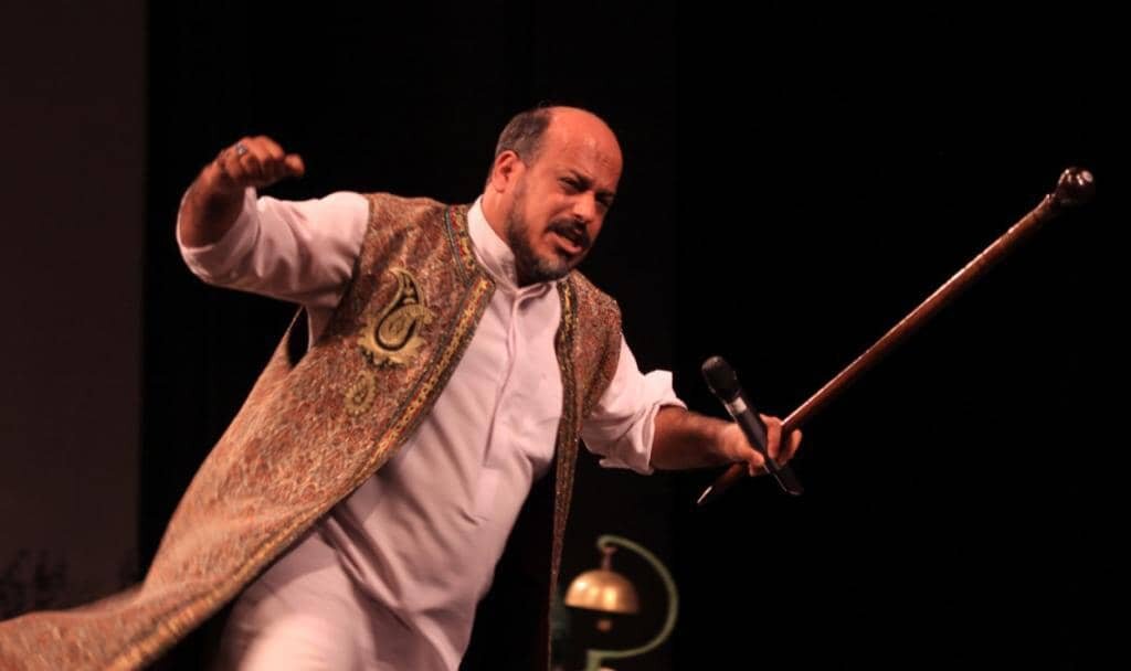 ببینید | اولین نقال صاحب سبک کشورمان پرده عاشورا را در دنیا روایت میکند | از خارجیها طلا هدیه گرفتم