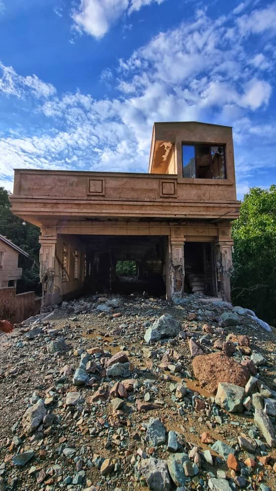 چرا بالگرد رئیس جمهور در باغ گردو فرود آمد؟ | بگویید همین جا فرود بیایند ... | عکس های این فرد ضد شایعه است