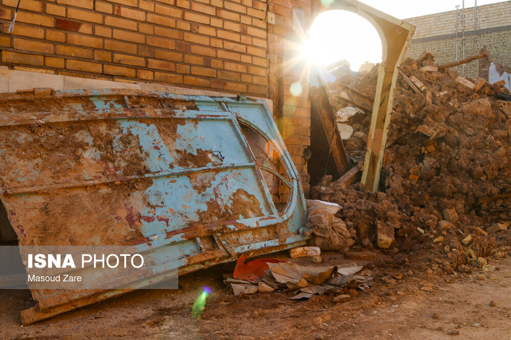 سنگ هم از آسمان ببارد مهربانی تمام نمیشود