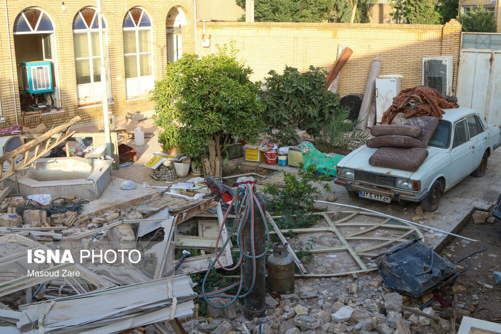 سنگ هم از آسمان ببارد مهربانی تمام نمیشود