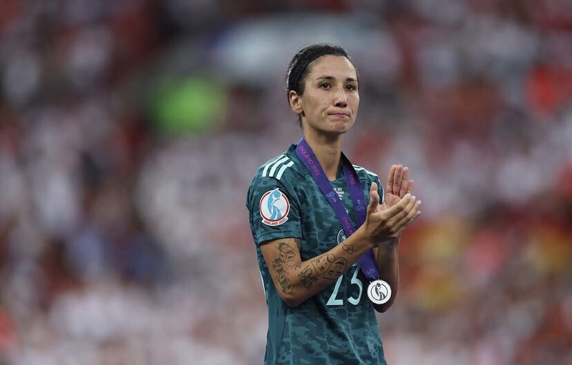 عکس | مدال نایبقهرمانی یورو فوتبال بر گردن دختر ایرانی!