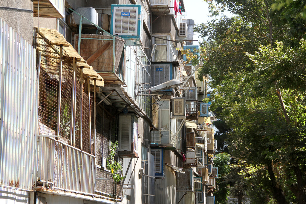 نفس چهارصد دستگاه به شمارش افتاده | گشت و گذار در شهرکی که ثبت میراث فرهنگی است