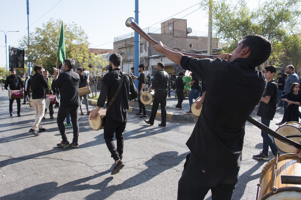 روایتهای جذاب از شکلگیری نواهای محرمی | از کَرنیزنی در شمال تا سنج و دمام در جنوب |  
 نقش تکیه دولت در ورود سازهای اصیل به آیینهای محرم