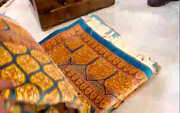 ایران فرش طلا به پوتین هدیه داد؟ | ماجرای حاشیه سازی که موجب رونق صادرات فرش شد | تصاویر فرش حاشیه ساز را ببینید
