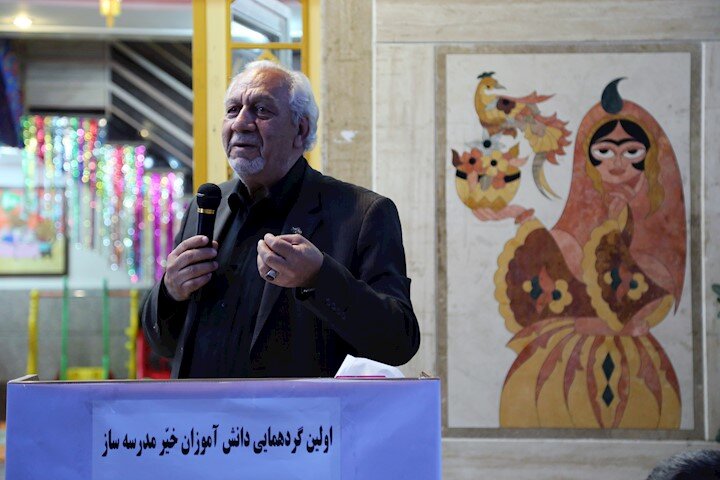 این مدرسه را ۲۵۰ دانشآموز ساختند | متفاوتترین مدرسه کشور را بشناسید