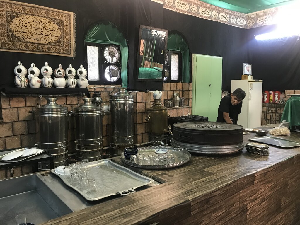عزاداری در حسینیه قجری با چای قندپهلو | یادگار دوره فتحعلی‌شاه هنوز در قلب تهران پابرجاست