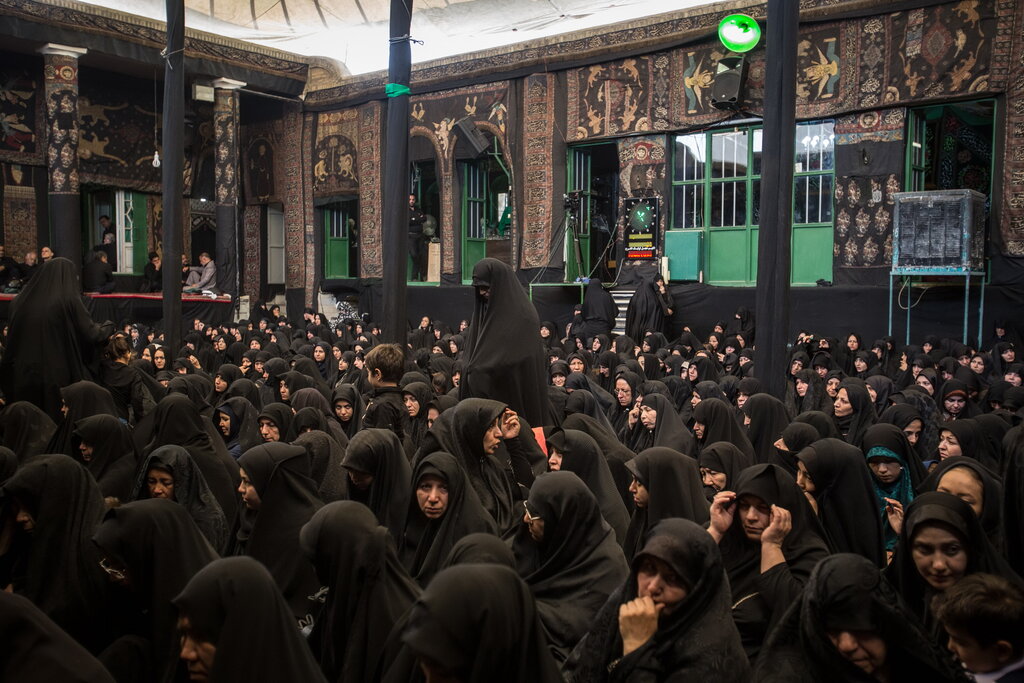 عزاداری در حسینیه قجری با چای قندپهلو | یادگار دوره فتحعلیشاه هنوز در قلب تهران پابرجاست