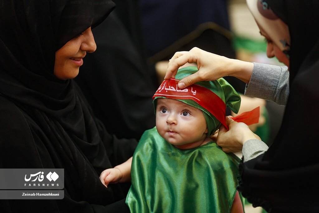 تصاویر عزاداری مادرانه برای نوزاد کربلا | همخوانی مادران در عزای حضرت علی اصغر (ع) در حرم امام رضا (ع) را ببینید