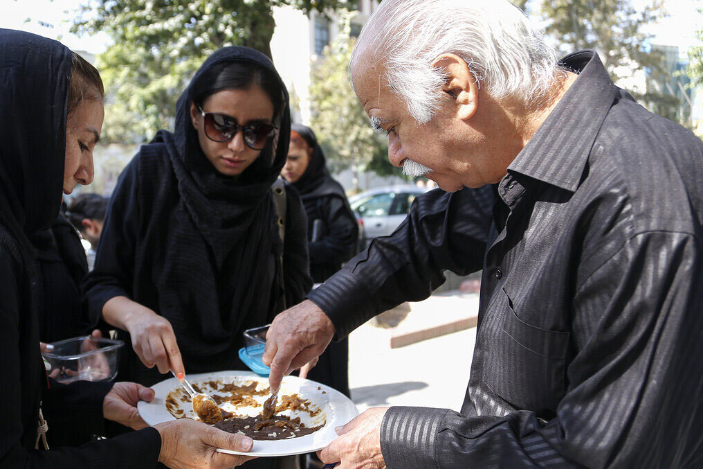 حلواپزون تاسوعاییها در مولوی