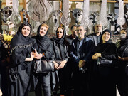 تصاویر واکنش احمدی‌ نژاد به درخواست عکس یادگاری در حاشیه‌ تاسوعای حسینی