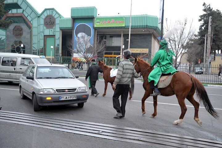 شکوه سوگ عاشورایی در قبله تهران | نماز ظهر عاشورا با حضور ۵٠ هیئت در بیبی شهربانو