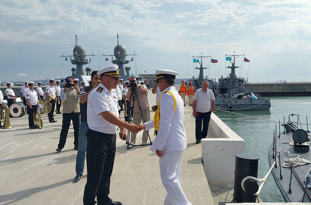 تصاویر | ناوهای موشکانداز ایران وارد باکو شدند | جوشن و پیکان در آبهای آذربایجان چه میکنند؟