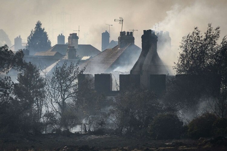 تصاویری از یک آتش‌سوزی گسترده | غرب لندن غرق در دود و آتش