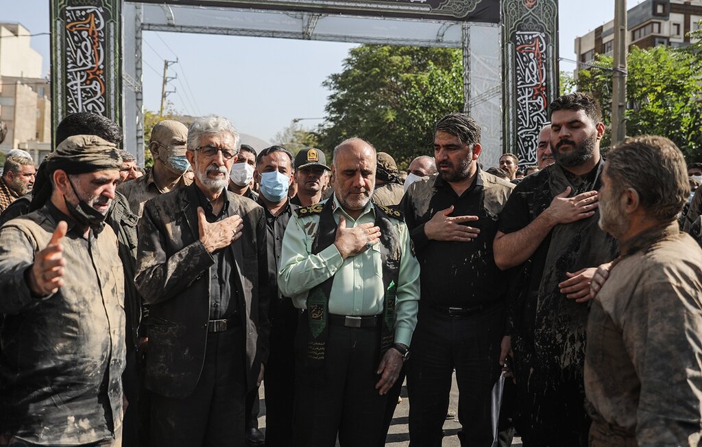 تصاویر حضور حدادعادل و سردار رحیمی در آیین گل مالی لرستانی ها