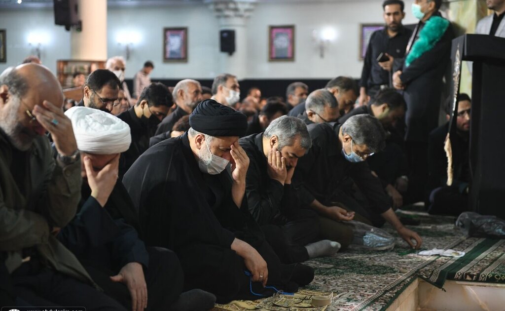 رئیس جمهوری ظهر عاشورا کجا رفت؟ | تصویر عزاداری رئیسی را ببینید رئیسی نماز ظهر عاشورا