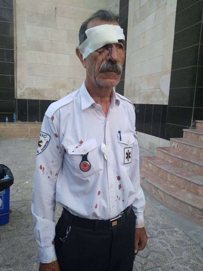 عکس | ضرب و شتم تکنسین اورژانس توسط همراهان بیمار