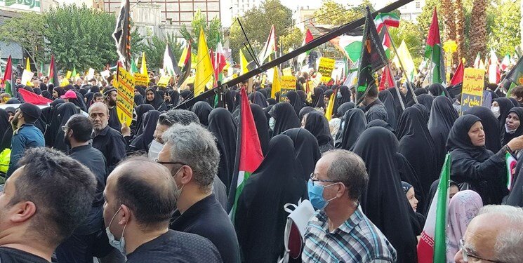 شعارها و پلاکاردهای مردم تهران در تجمع ضداسرائیلی + عکس ها 3