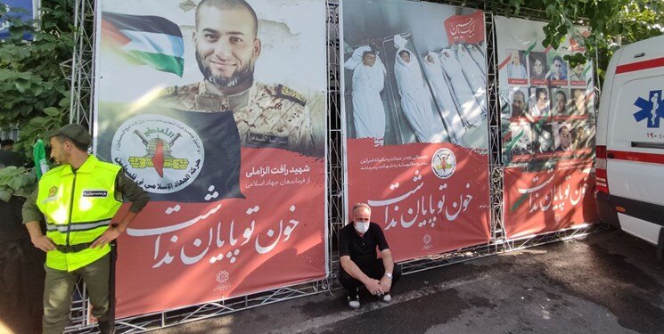 تصاویر، شعارها و پلاکاردهای مردم تهران در تجمع علیه جنایت‌های رژیم صهیونیستی