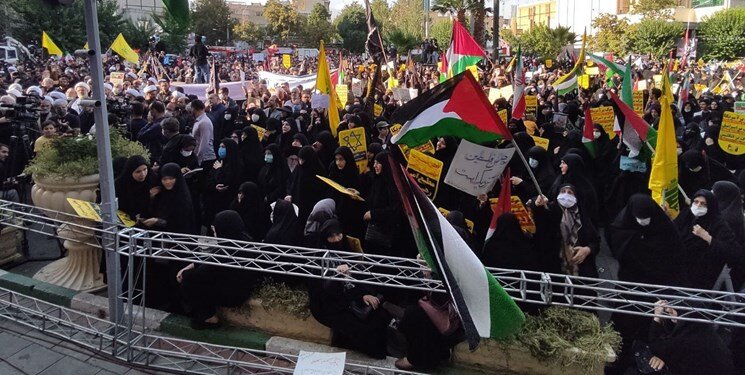 شعارها و پلاکاردهای مردم تهران در تجمع ضداسرائیلی + عکس ها 5
